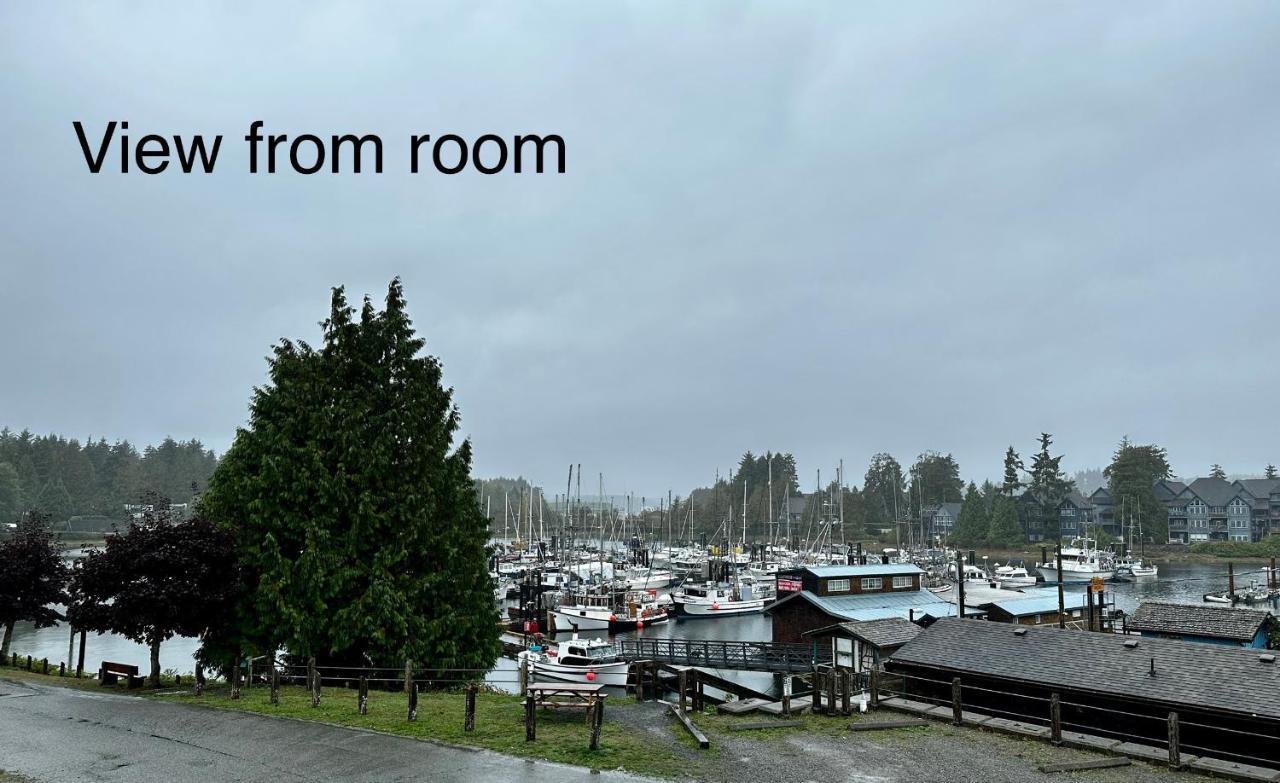 West Coast Motel On The Harbour Юклулет Экстерьер фото