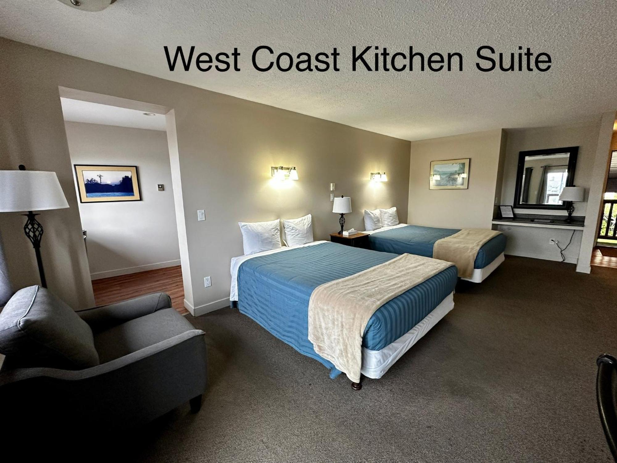 West Coast Motel On The Harbour Юклулет Экстерьер фото