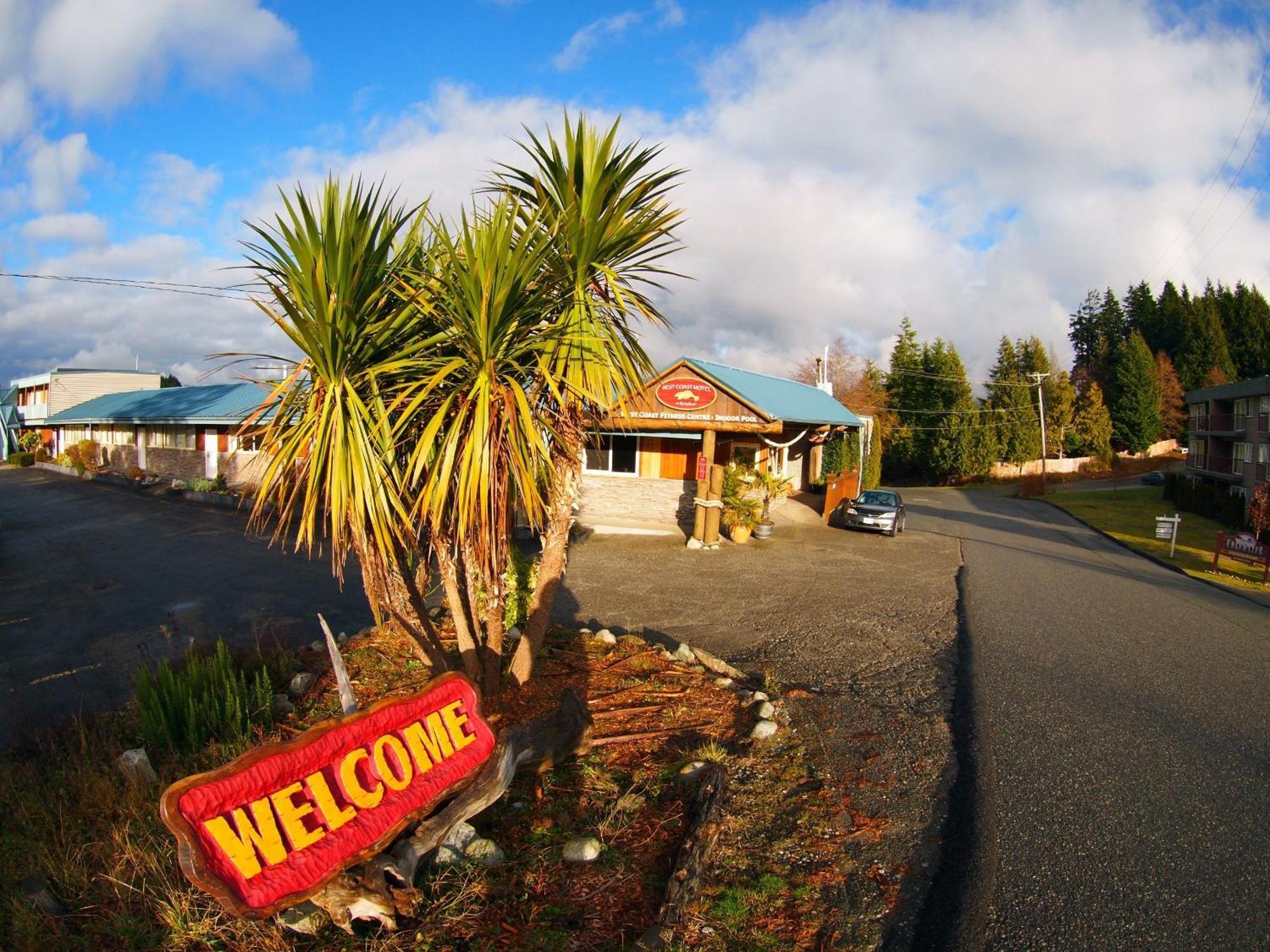 West Coast Motel On The Harbour Юклулет Экстерьер фото
